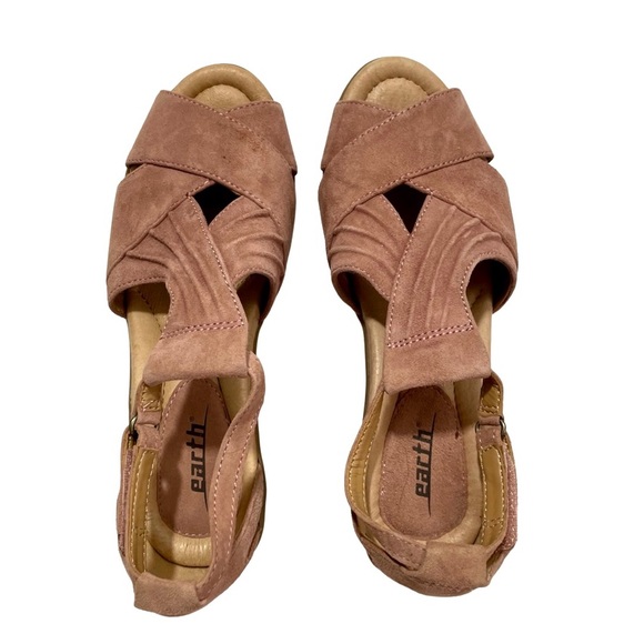 Earth Shoes - NWOT Earth Curvet Suede Comfort Wedge Sandals